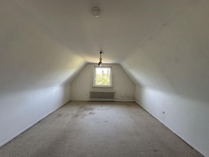 Oersdorf - Architektenhaus mit Charakter auf großzügigem Grundstück – Schlafzimmer 2 DG