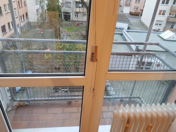 Zentral gelegene, gepflegte 3,5-Zimmer-Wohnung mit EBK in Karlsruhe – Balkon Schlafzimmer