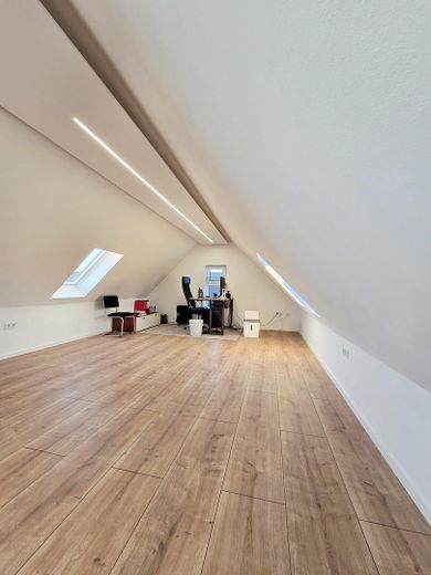 Wohnen auf hohem Niveau | Exklusives Einfamilienhaus | Kernsaniert & hochwertig ausgestattet – Dachgeschoss