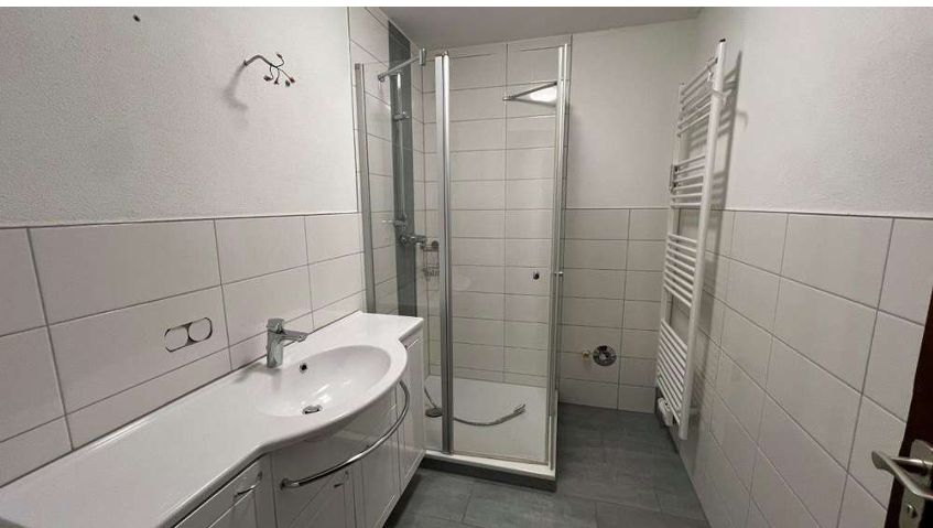 Spacieux appartement de 5 pièces avec jardin dans un emplacement central à Ditzingen – Photo 3