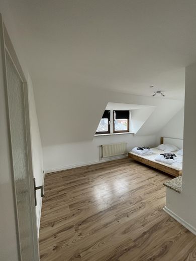 Charmante 2,5-Zimmer-Wohnung mit Einbauküche – Schlafzimmer