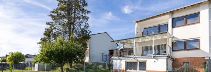 Doppelhaushälfte in Höhr-Grenzhausen - mit großer überdachter Terrasse, Garten und Garage