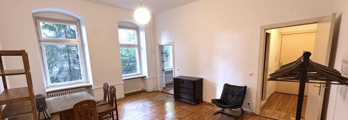 Sonnige ruhige Altbauwohnung mit Garten im Winterfeldt-/Akazienkiez in Schöneberg – Wohnung links Wohnzimmer 1