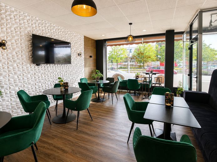 Cafe Ladenlokal zentrale Lage mit Lager/ Büro und Garage/ Nähe HBF – Sitzbereich
