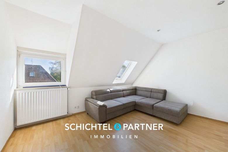 Vegesack | Mehrfamilienhaus mit Gewerbe, Garagen und großem Grundstück – S&amp;P | Wohnzimmer