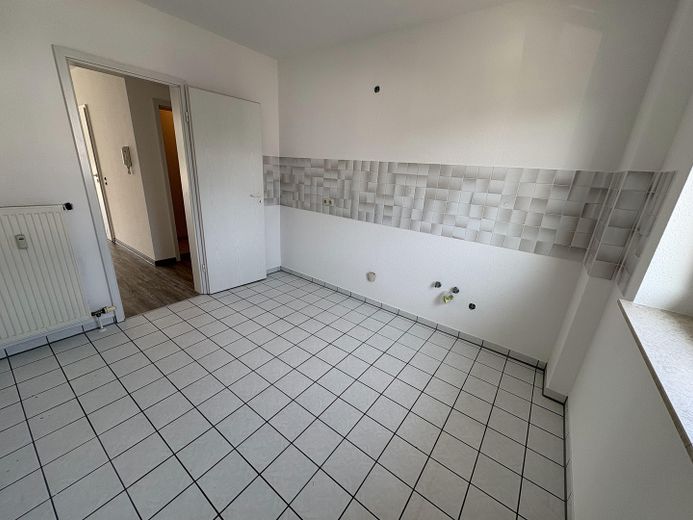 2-Zimmer-Wohnung, Balkon, Küche, Bad, HWR, Keller, nahe Südbahnhof – Küche