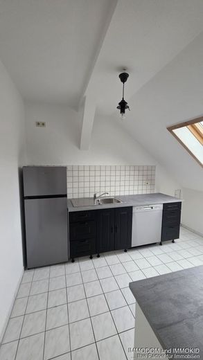 3-Zimmer-Dachgeschoss-Wohnung mit EINBAUKÜCHE in Zwickaus Nordvorstadt an KAPITALANLEGER zu verkaufen! – Einbauküche