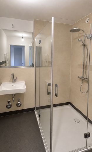 2-Zimmer-Wohnung in Berlin - ruhig, kleiner Garten – Bad