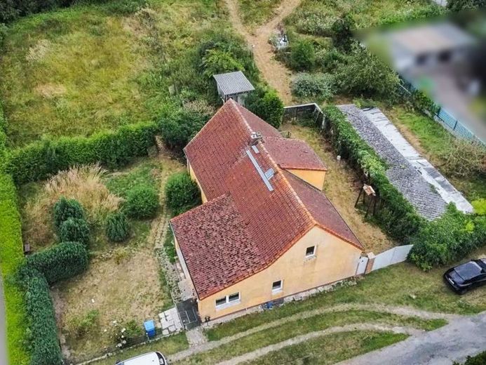 Duża działka. Dużo natury. Duży potencjał. Wymagający remontu dom jednorodzinny na działce o powierzchni ok. 4640 m², na skraju pól – Zdjęcie 1