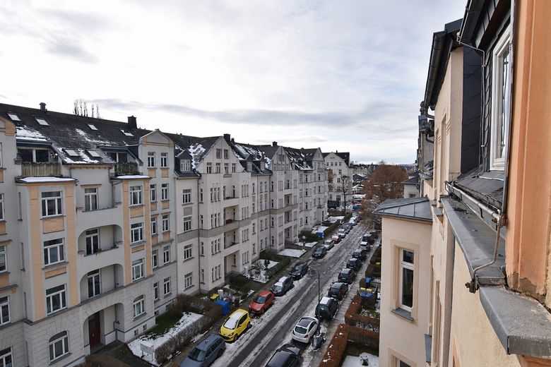 Gemütliche, helle 6-Raum-Wohnung mit Fernblick & modernem Bad auf dem schönen Kaßberg – Ausblick auf den Kaßberg
