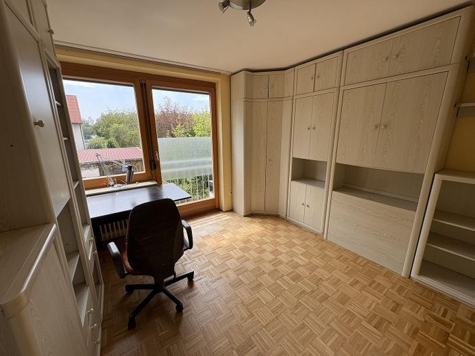 Zuhause fühlen in Reihenmittelhaus in ruhiger, familiärer Lage – OG Schlaf- oder Kinderzimmer