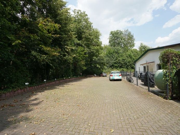Zwickau में बाहरी पार्किंग स्थान किराए पर उपलब्ध – फोटो 1