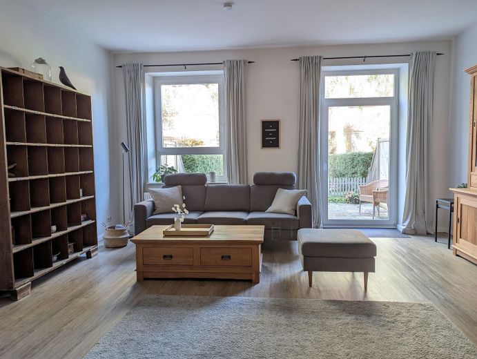 Platz zum Leben! Provisionsfreies Reihenhaus in der Gartenstadt Flensburg – Wohnzimmer 