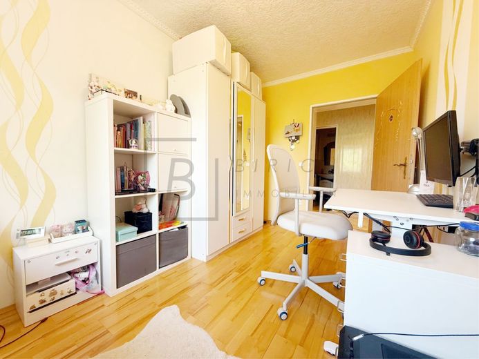 Helle 4-Zimmer-Wohnung in zentraler und familienfreundlicher Lage &amp; KFZ- Stellplatz – Kinderzimmer