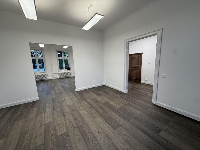 Commercial space for medical practice, practice, cosmetics, massage, office or law firm in RUDOW, 160 m2 for rent – großer Raum