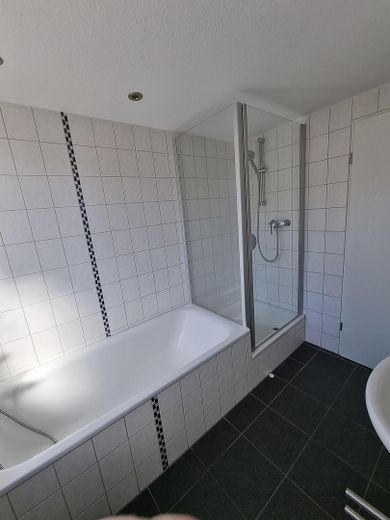 Schönes, ruhig gelegenes Reihenmittelhaus (Energiekl. B), 4 Zi, 2 Bäder, Garage, 200m zur U-Bahn – फोटो 4