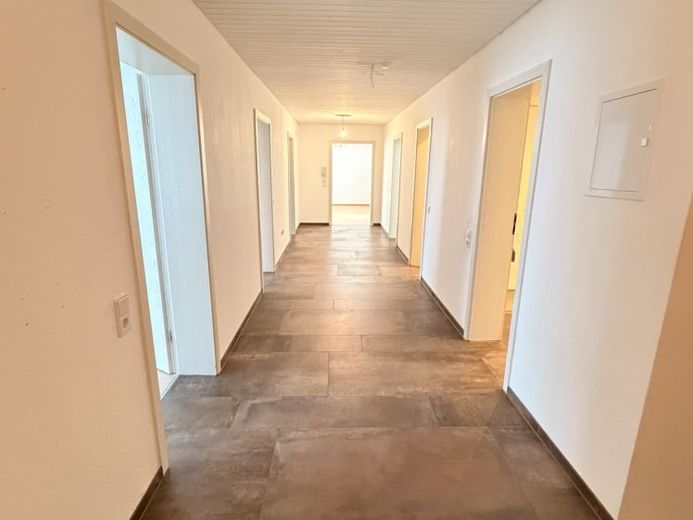 Ankommen, einziehen, wohlfühlen – großzügige Familienwohnung in Schönaich – Foto 1