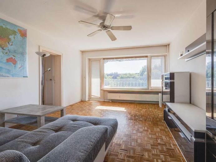 2-Zimmer-Wohnung mit Südost-Loggia, Aufzug und Tiefgarage – Foto 1