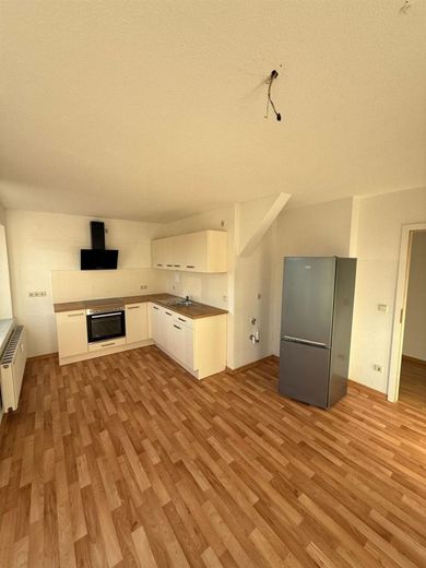 Großzügige DG 2-Zimmer mit Laminat, EBK, Balkon und Wannenbad! – PHOTO-2026-03-04-08-57-26