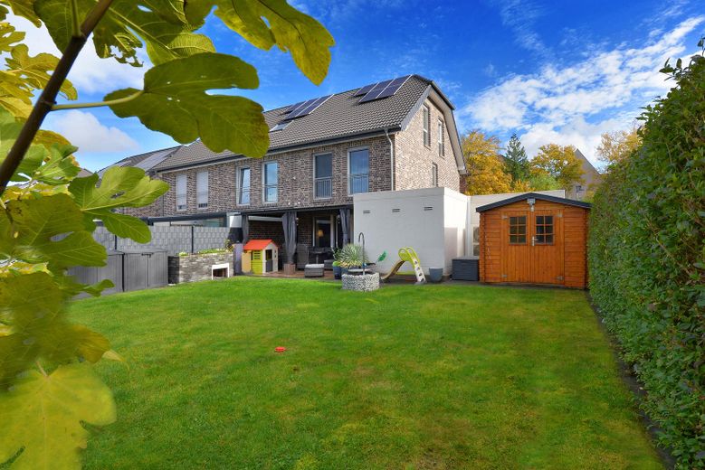 Top-Modernes Einfamilienhaus aus 2020 - Provisionsfrei vom Eigentümer – Gartenansicht Bild 1