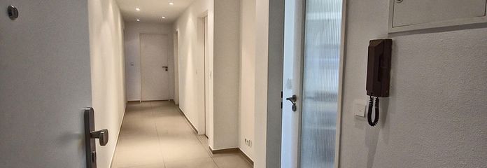 Venta privada: Elegante vivienda de 3 habitaciones con balcón en Bietigheim-Bissingen – Flur