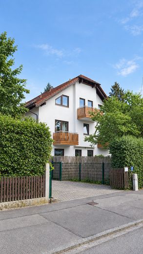 شقة علوية مشرقة من غرفتين في ميونخ-تروديرينغ – Aussenansicht Haus