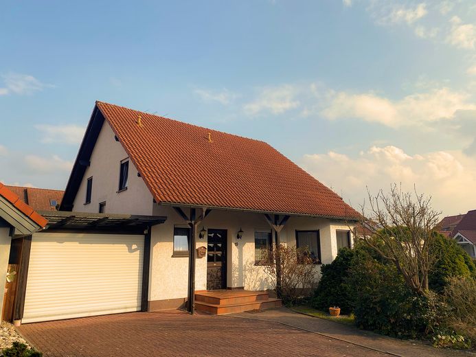 Wellness included: Detached single-family house with sauna in Erfurt-Stotternheim – Vorderansicht 