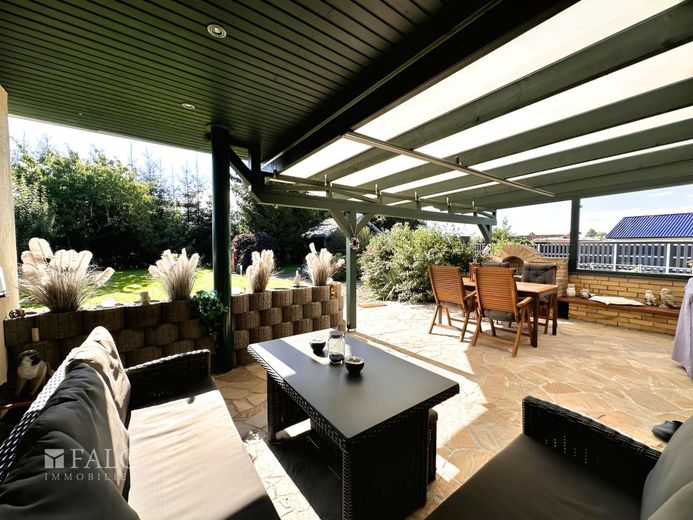 ***Exclusives Anwesen als Wohn- und Geschäftshaus mit großzügigem Grundstück*** – Terrasse