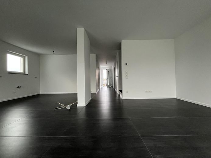 Moderne twee-onder-een-kapwoning met tuin en garage in Bad Münstereifel – Wohn-Essbereich