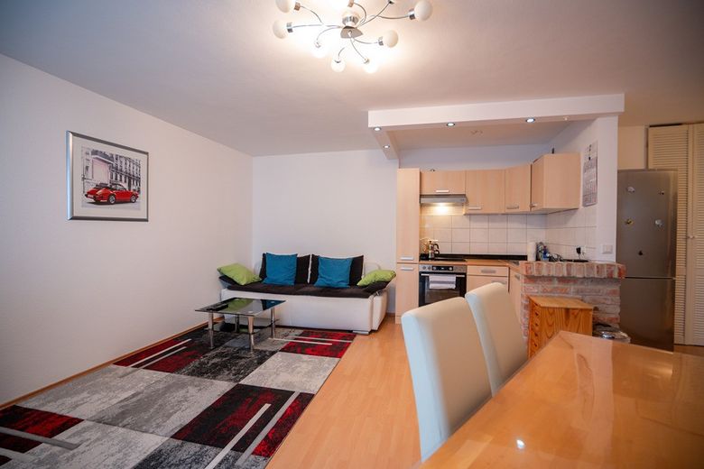 Appartement élégant de 2 pièces avec balcon et cuisine équipée à Saulheim - sans commission – Foto 2