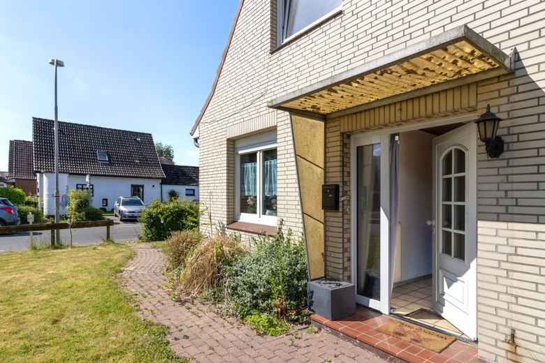 Einfamilienhaus mit viel Potenzial und Raum für eigene Ideen – Haupteingang