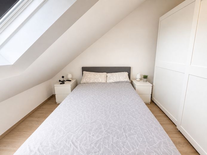 Appartement moderne de 2 pièces au dernier étage avec balcon orienté sud, situé au centre de Versmold – Schlafzimmer