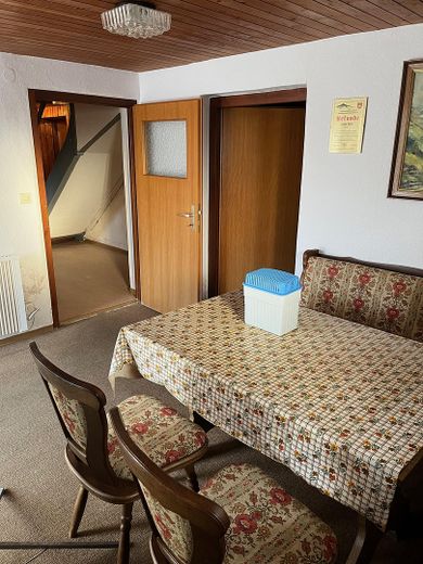„Omas Häusle“, sofort verfügbar, mit großem Garten, schöner Lage und reichlich Potential ! – Zimmer UG