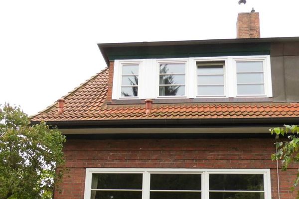 Klassischer Rotklinker mit alten Stilelmenten - DHH in Hamburgs Norden