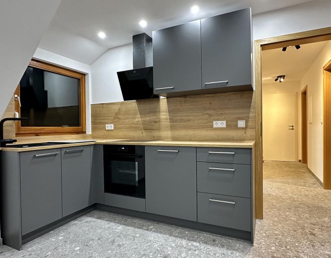 Appartamento mansardato con splendida terrazza sul tetto di 60 m² e vista sull’Alb – appena ristrutturato – Photo 3