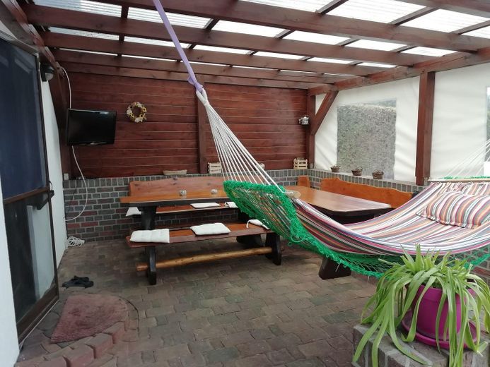 Einfamilienhaus plus Ferienhäuschen – Terrasse