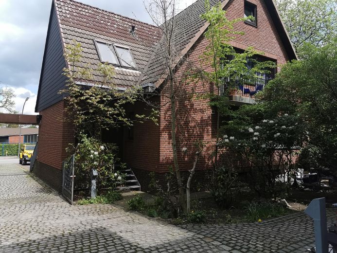 Interessantes Gebäude Ensemble – Mehrfamilienhaus