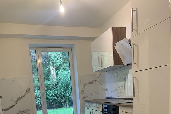Apartamento de 2 habitaciones recién renovado en la planta baja con jardín y nueva cocina equipada