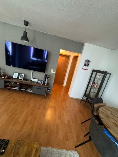 Gemütliche 3-Zimmer-DG-Wohnung (64 qm) – Perfekt für Studenten & Pendler nahe FH Niederrhein – Wohnzimmer