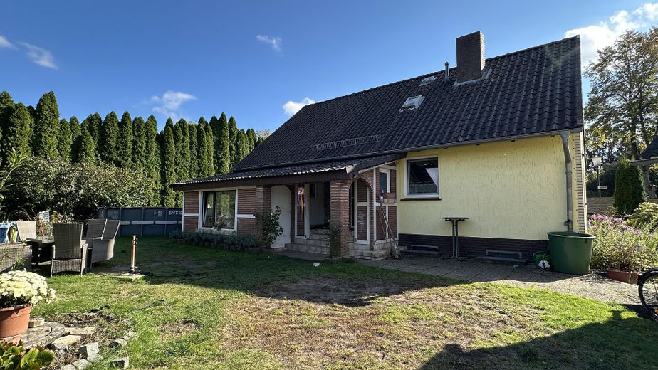 Garten und Hauseingang