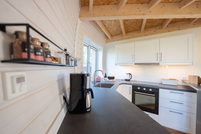 HORN IMMOBILIEN ++ Wustrow Kugelhaus am See - das "Kugellager" in hochwertiger ökologischer Bauweise – hochwertige Einbauküche