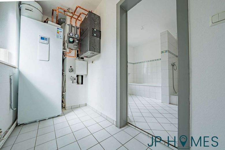 Zweifamilienhaus in ruhiger Naturlage mit Wassernähe- saniertes ehemaliges Bahnhofs-Häuschen – HWR/Badezimmer (OG)
