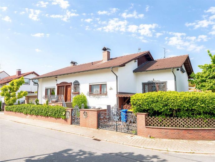 Familienidylle in Groß-Gerau - ein Zuhause mit Garten, Pool &amp; viel Platz – Außenansicht Haus