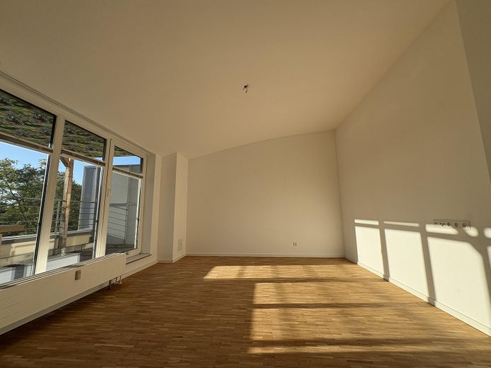 Barrierefreie Dachgeschosswohnung mit großer Sonnenterrasse (provisionsfrei!) – Wohn-/Essbereich