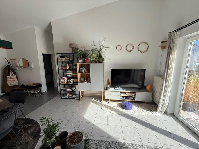 Schöne, sonnige 2-Zimmer-Dachgeschosswohnung – Wohnzimmer