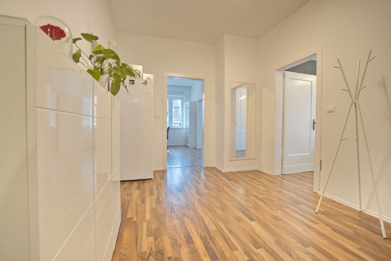 Bright, renovated and newly furnished apartment in attractive town centre location, with optional parking space – 2ebf8f2fb5a0473137dbbc3b55bf4c09ff7226d0.jpg