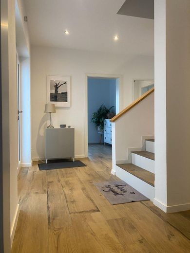 Modernes Einfamilienhaus mit großem Grundstück - provisionsfrei – Eingangsbereich