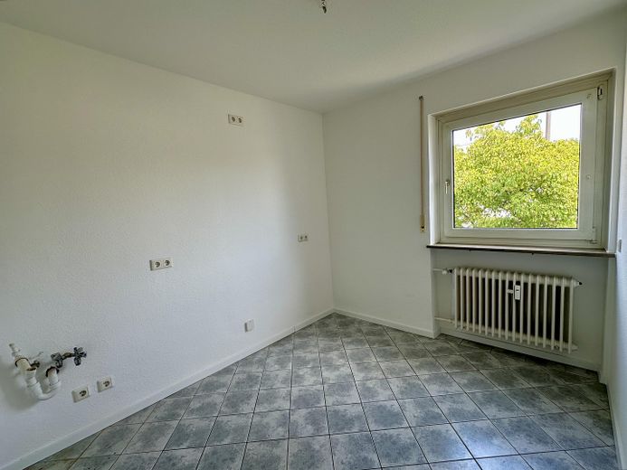 Frisch renovierte 2,5-Zimmer-Wohnung mit Blick ins Grüne in Erlenstegen – Küche