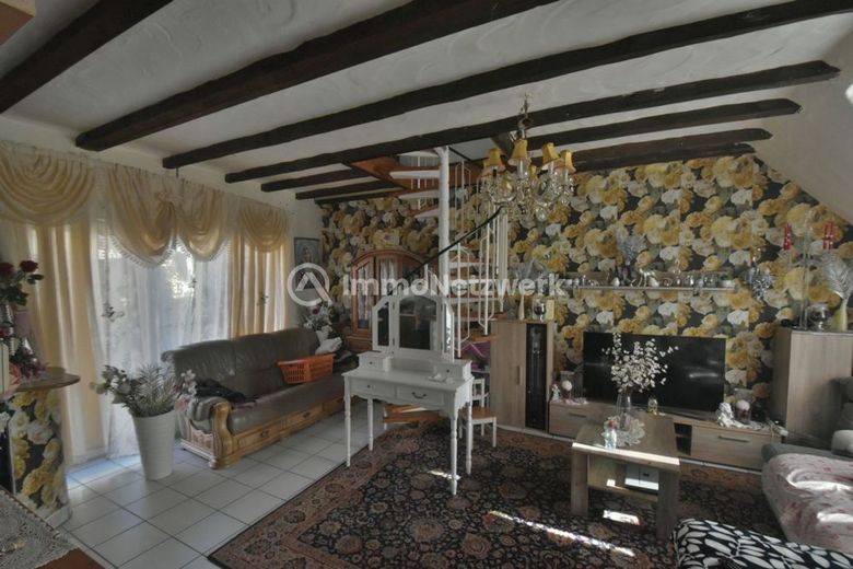 TOP***Im Zentrum von Kerpen junges 4 Familienhaus mit 4 Garagen Baujahr 1993***NEU – Wohnung 1 OG rechts
