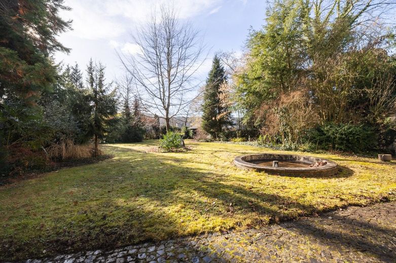 Historische Villa mit Rheinblick, Nebenhaus und Parkanlage in Erpel! – Blick in den Garten